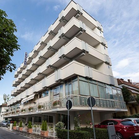 Hotel Tre Assi リミニ エクステリア 写真